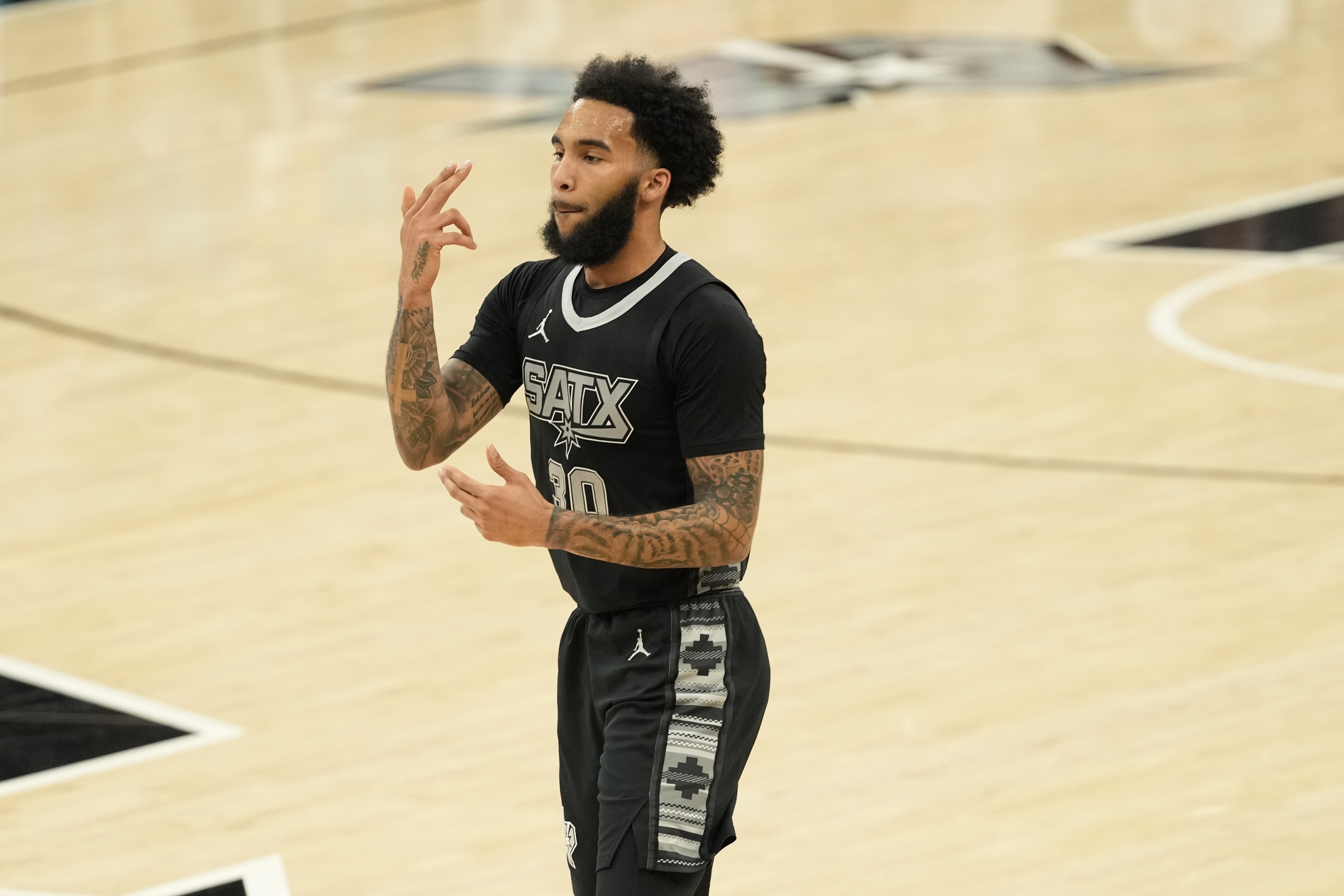 金福彩票计划网-空砍27分!尚帕尼:我们要找出能创造出空位的方法