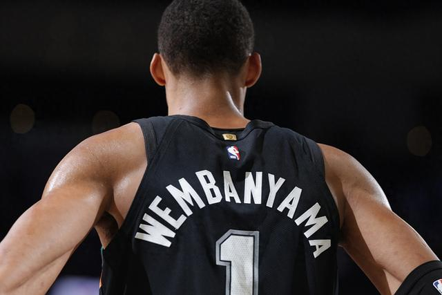 金福彩票计划网-文班你太狠了，仅用8分钟，就达成80年NBA独一无二纪录，冲击MVP|公牛|文班亚马|马刺|圣安东尼奥马刺队|NBA常规赛_新浪体育_新浪新闻